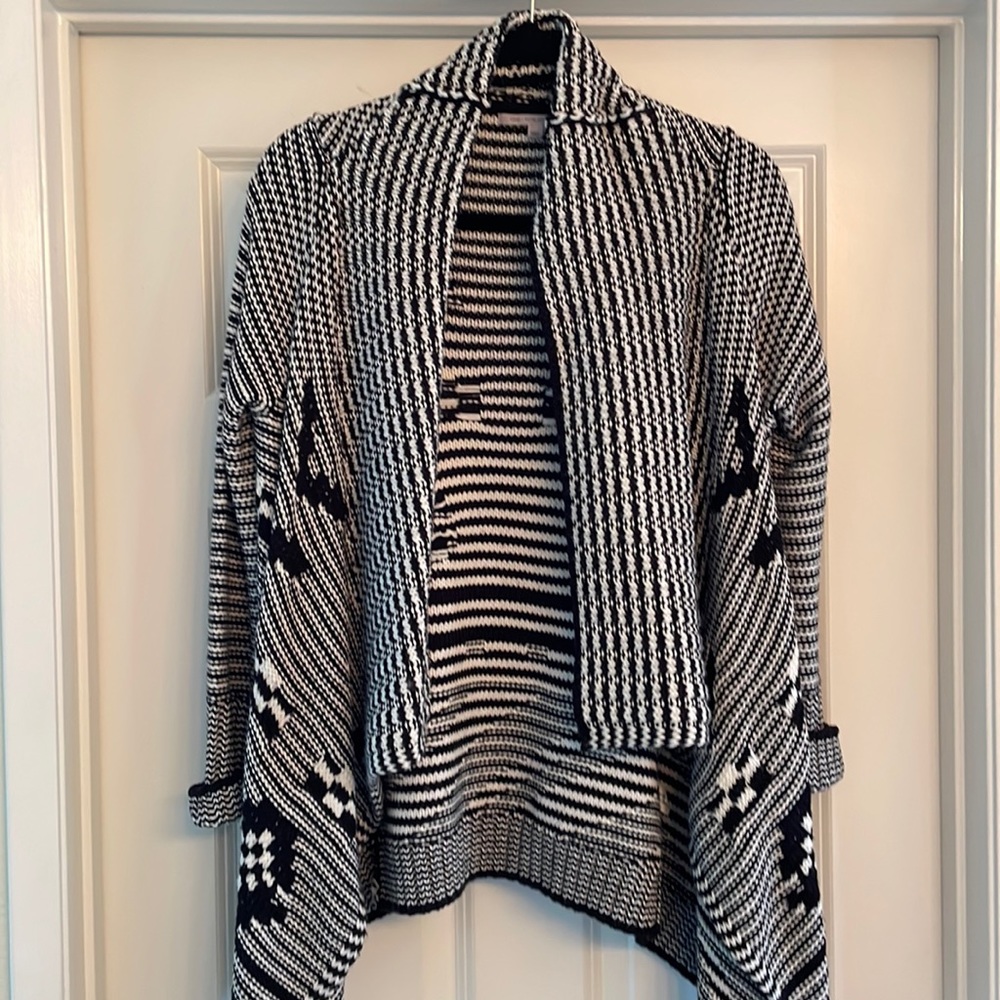 Gap black and white knit sweater